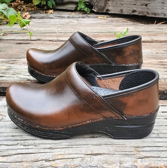 Dansko Shoes - 🥀DANSKO Distressed Brown Clog Sz 6 - 36